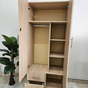 Closét Armenia Colmuebles organiza tu ropa los mejores espacios.